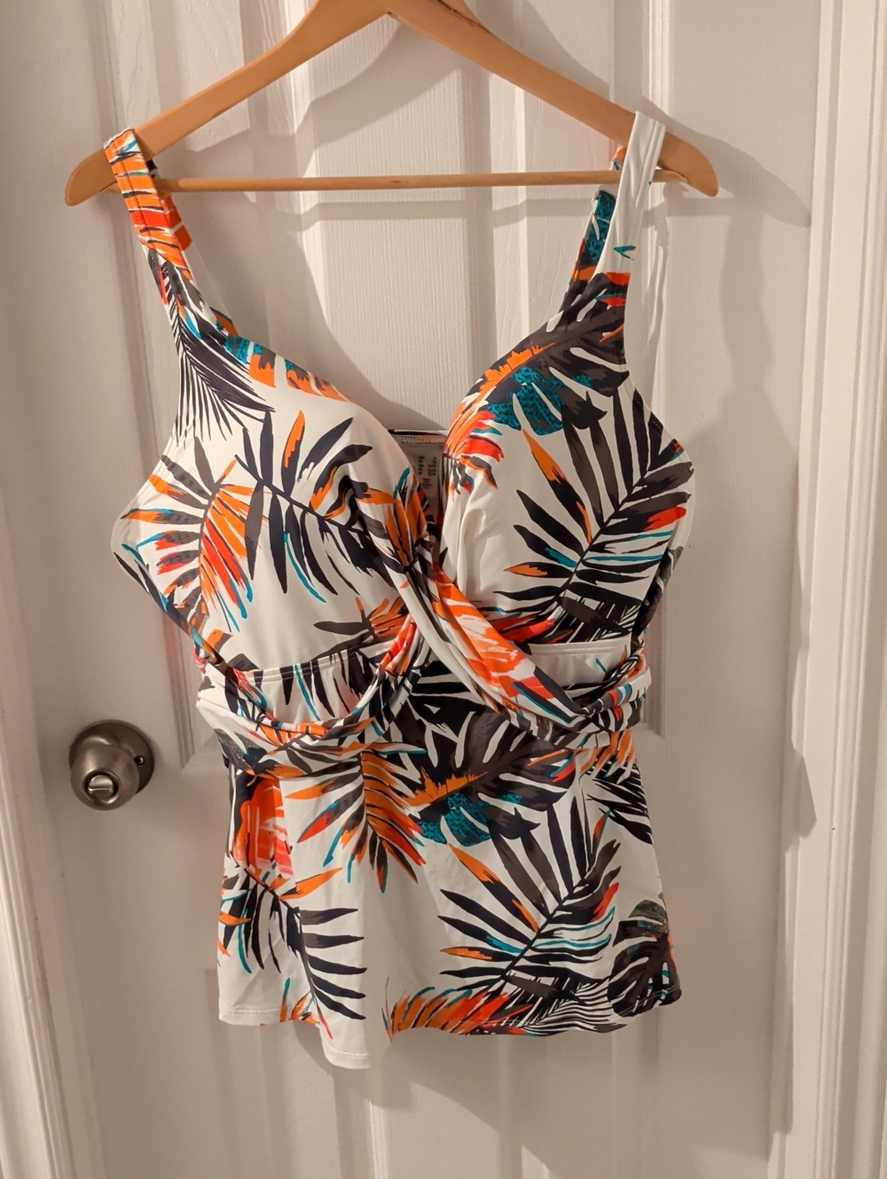 Penningtons Never Worn Tropical Leaf Print Twist-Front Swim Top